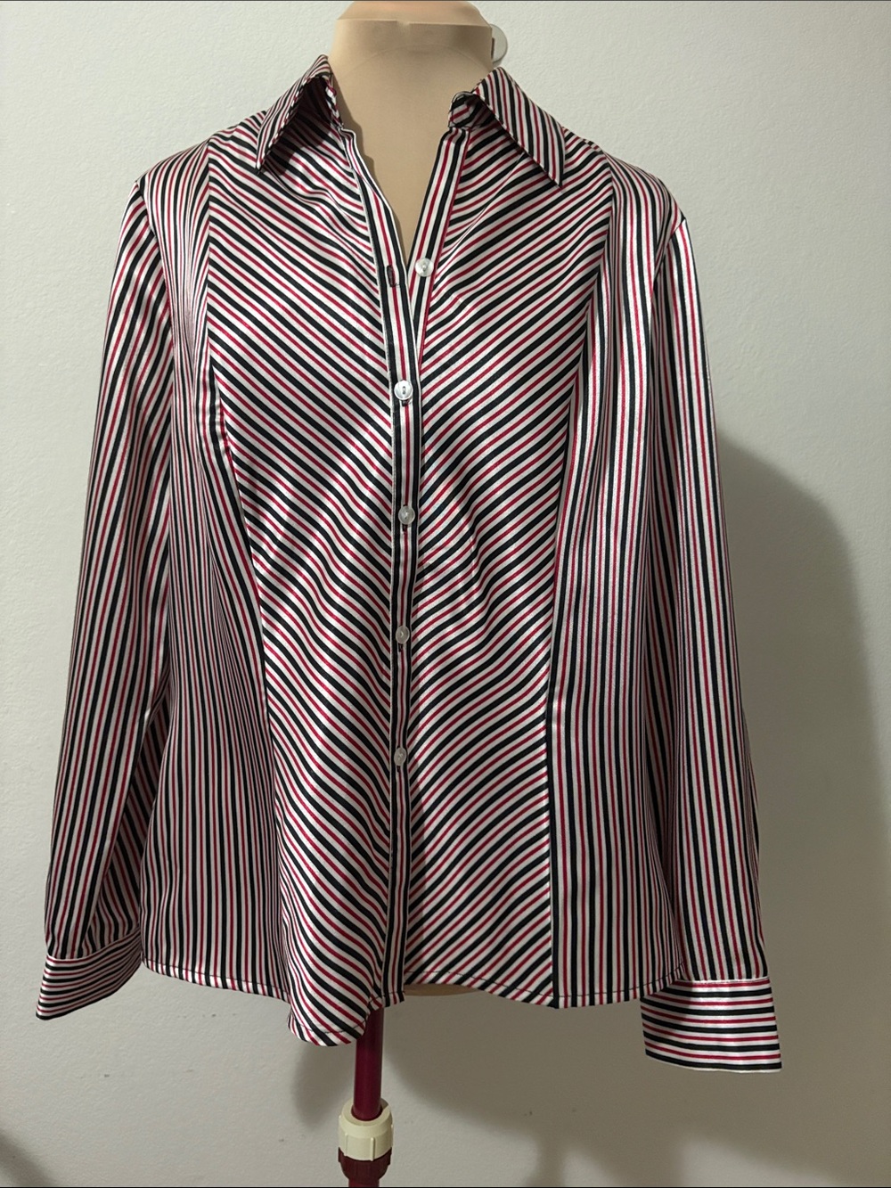 I.N. STUDIO SAN FRANCISCO Size Large striped buttoned blouse Made in Hong Kong